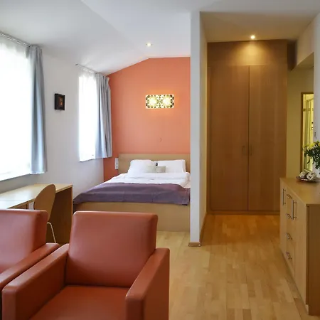 Western Ξενοδοχείο 4*